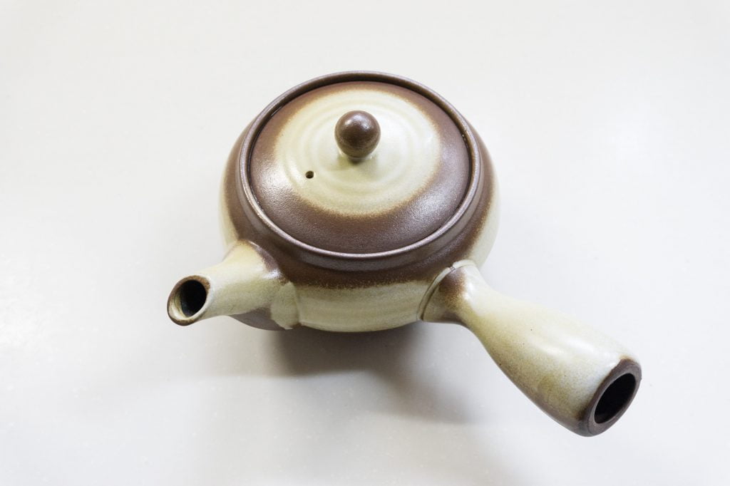 阿久津茶舗の急須「平形万古白ハケ目」