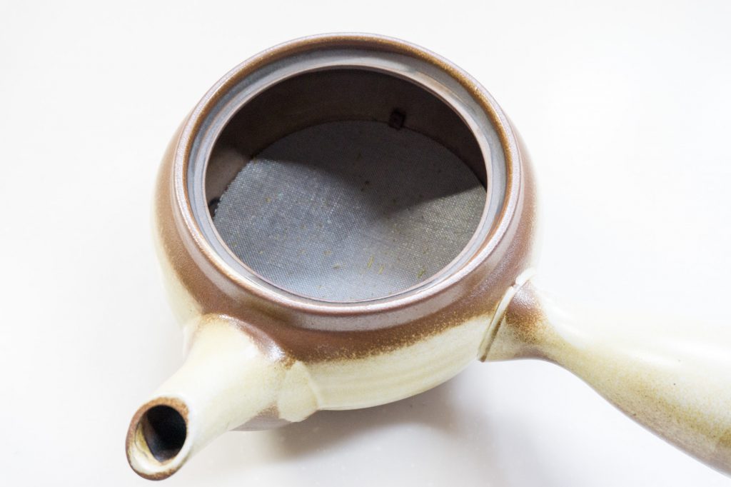 阿久津茶舗の急須「平形万古白ハケ目」中