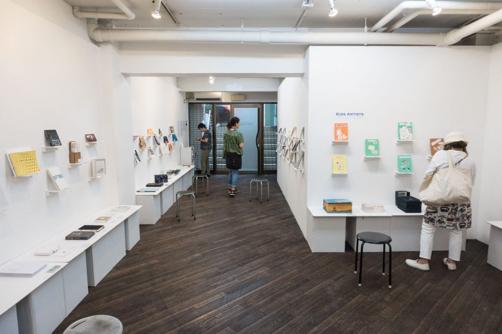 THE LIBRARY 2017 TOKI Art Space 会場奥から入り口方向