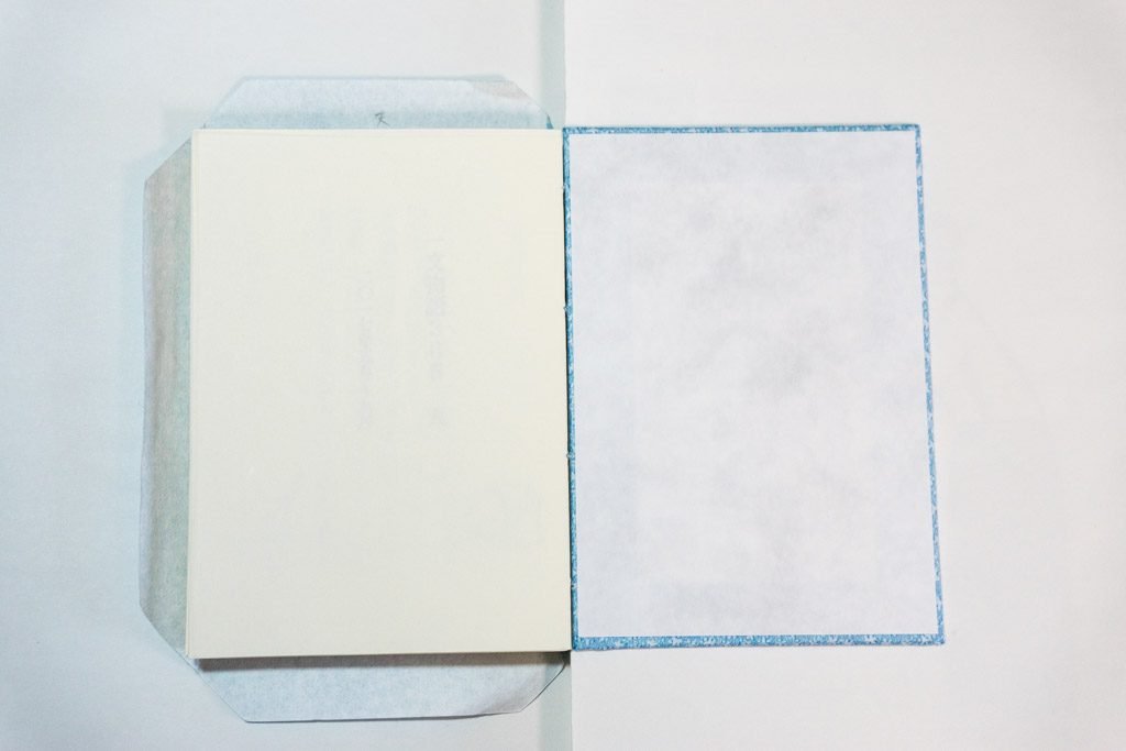 新作手製本はん・ぶんこ一文物語365 天 表紙の糊付け
