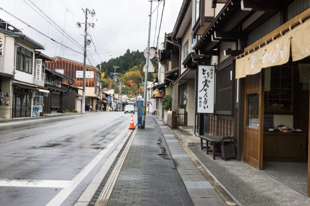 テレビアニメ「氷菓」聖地巡礼飛騨高山の八軒町通り