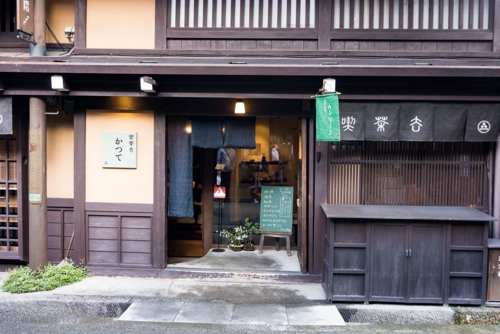 テレビアニメ「氷菓」聖地巡礼飛騨高山の喫茶かつて