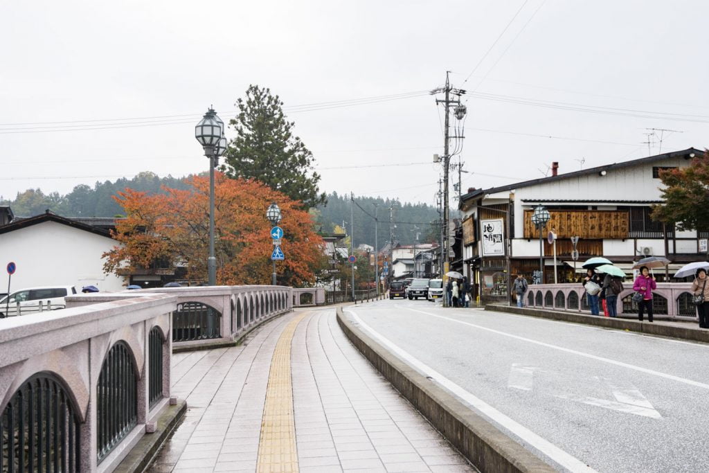 テレビアニメ「氷菓」聖地巡礼飛騨高山の弥生橋