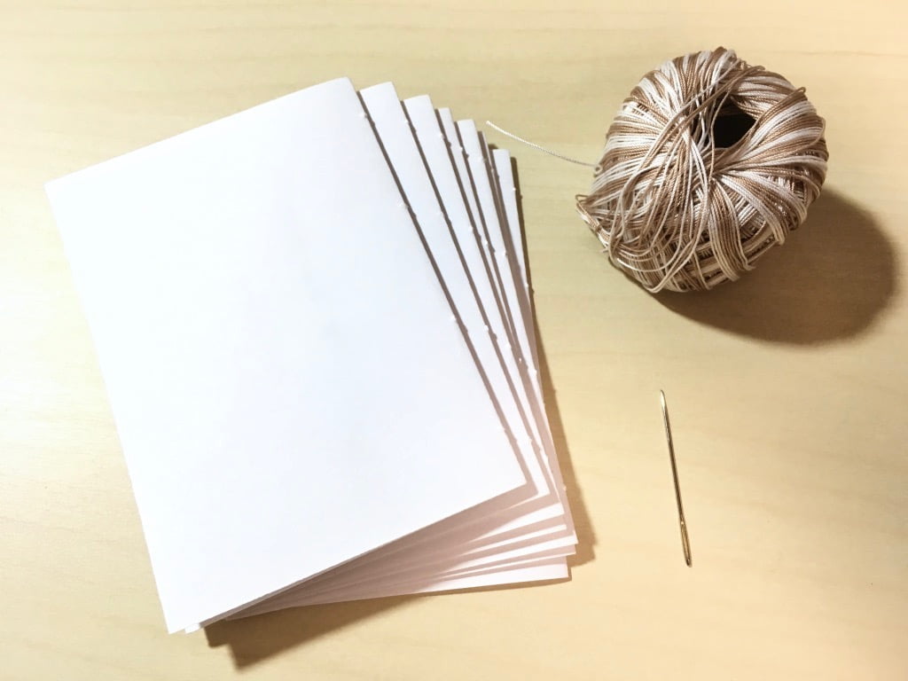 糸かがり手製本一文物語365舞の確認用冊子と糸と針