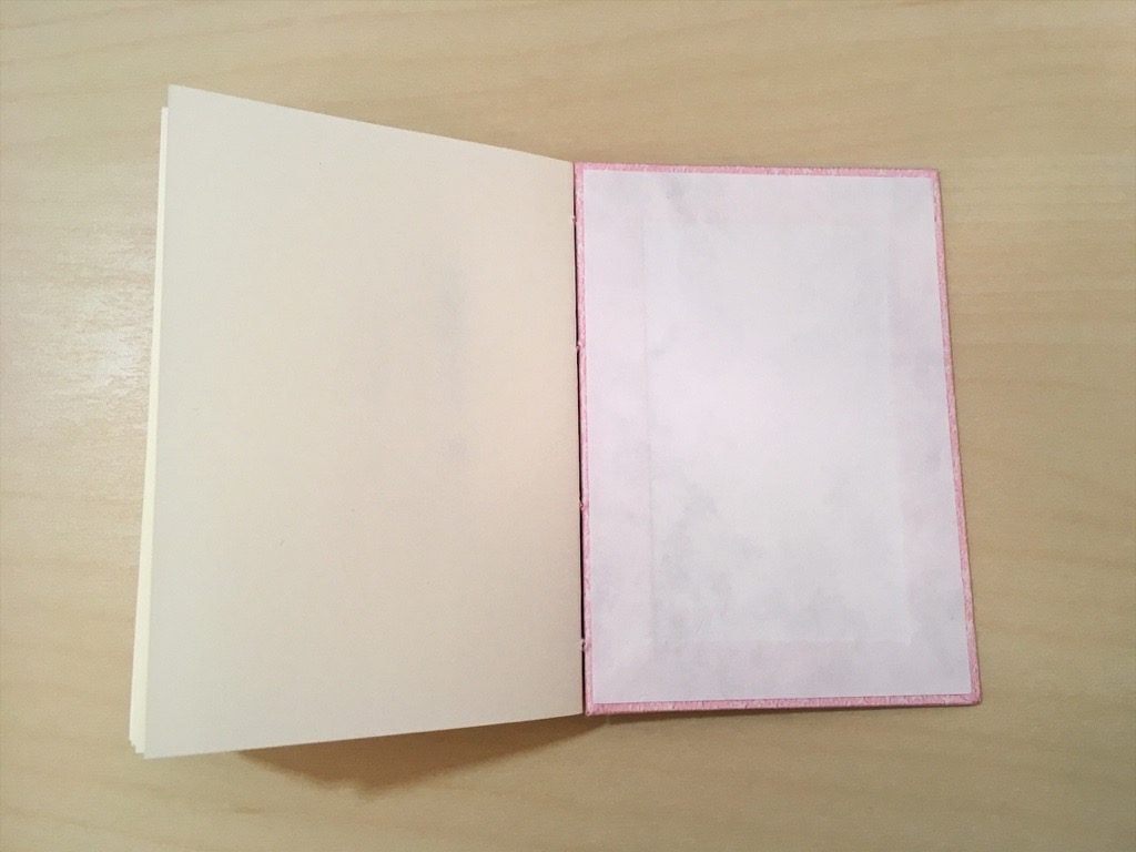 糸かがり手製本一文物語365舞の表紙の内側に見返しを貼ったところ
