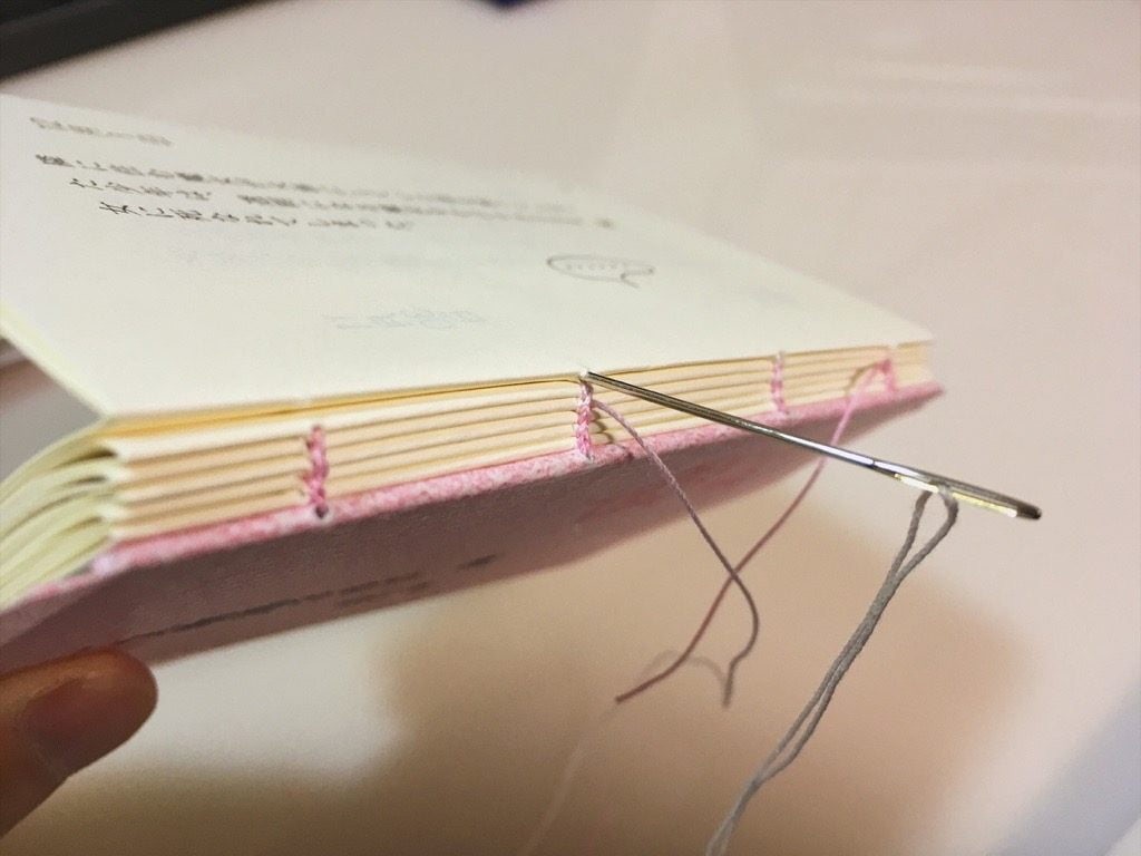 糸かがり手製本一文物語365舞の糸かがり途中