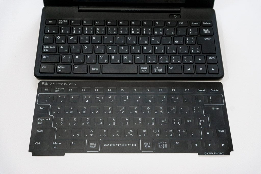 ポメラDM200のキーボードと親指シフトキートップシール