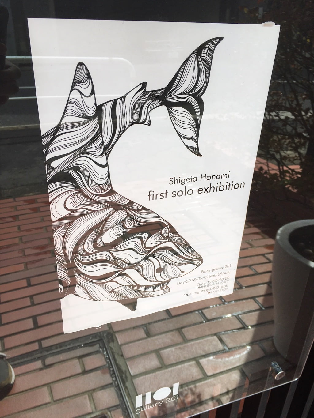 gallery201の繁田穂波さんの描いたサメのポスター