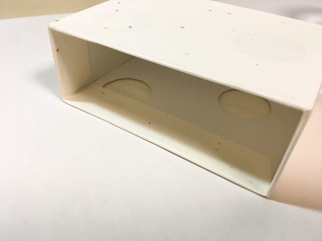 ポケットに入る宇宙の万華鏡BOXの外装を箱に貼ったところ
