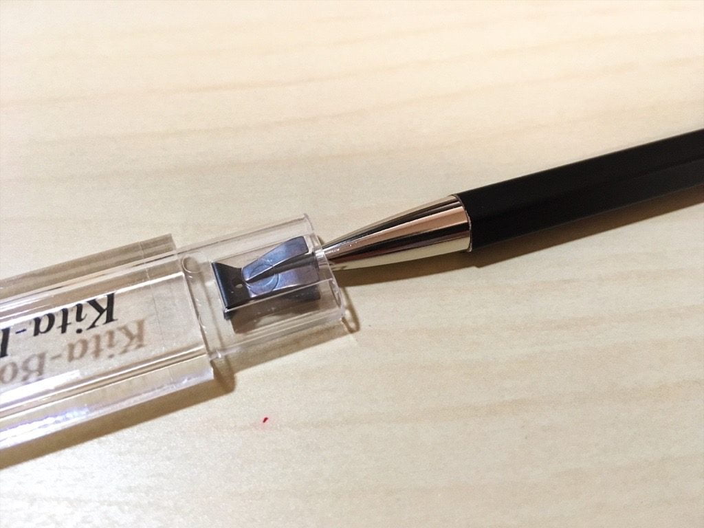 大人の鉛筆と芯削り器