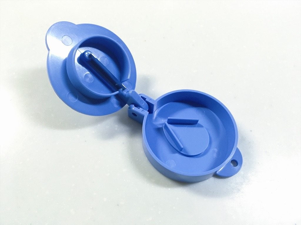 サンクラフト社の錠剤カッター蓋を開けたところ