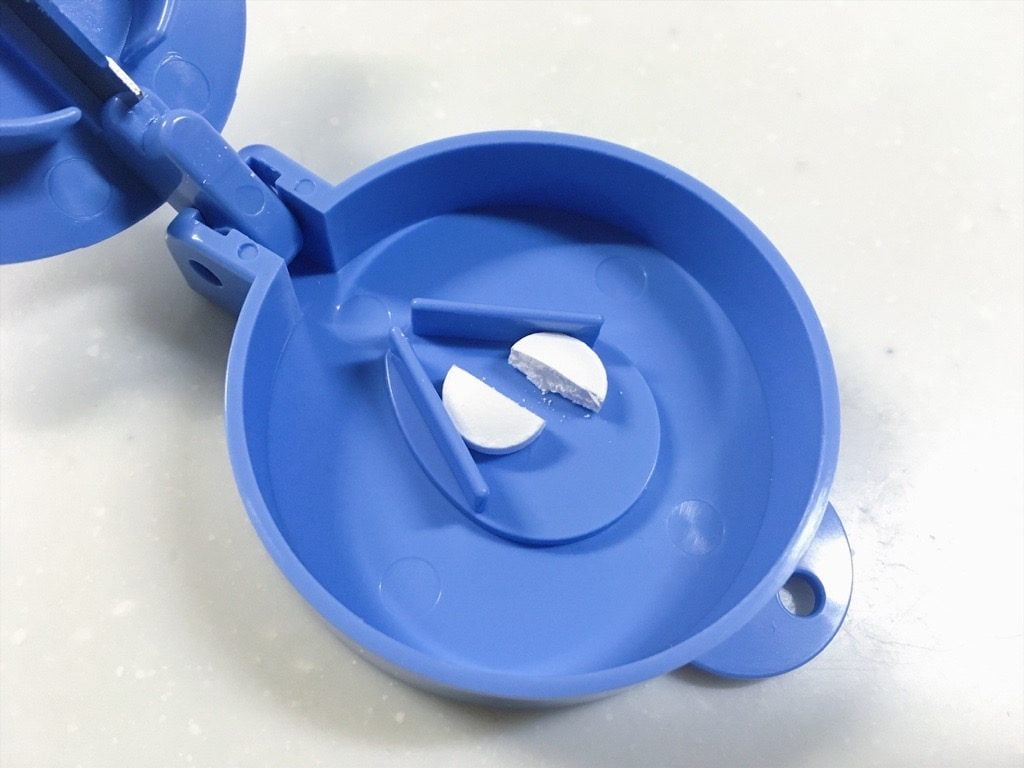 サンクラフト社の錠剤カッターにサプリメントをカットしたところ