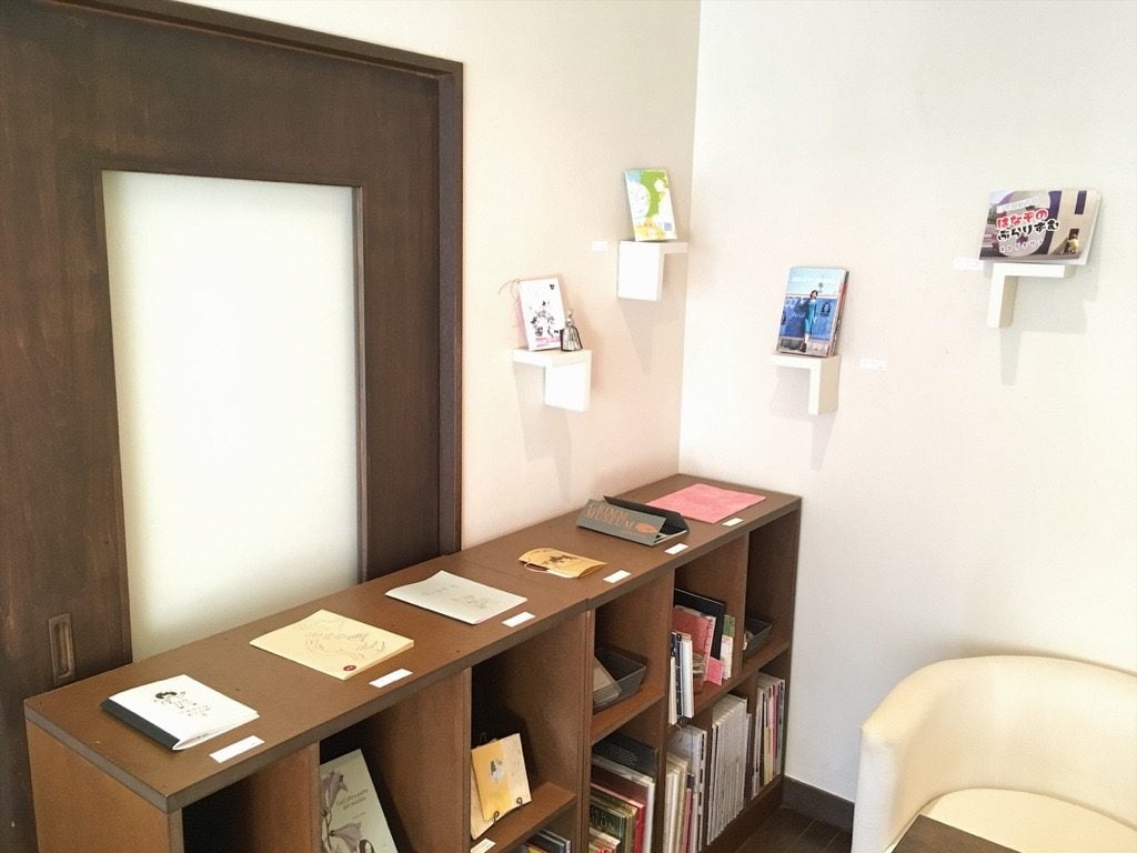 Book+のMOYOYA Book•Cafe•Gallery店内