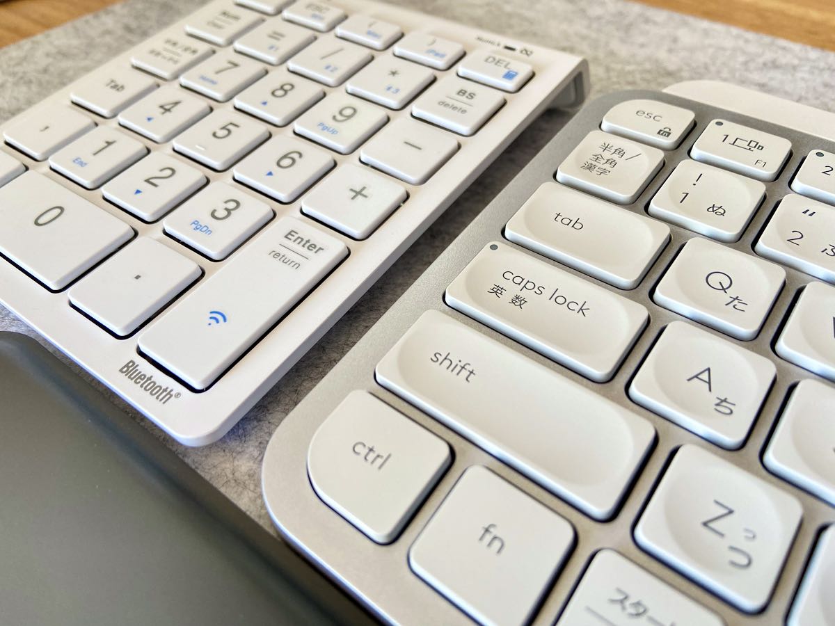 Logicook MX Keys miniとミヨシ「Bluetoothテンキー TENBT02 ホワイト」